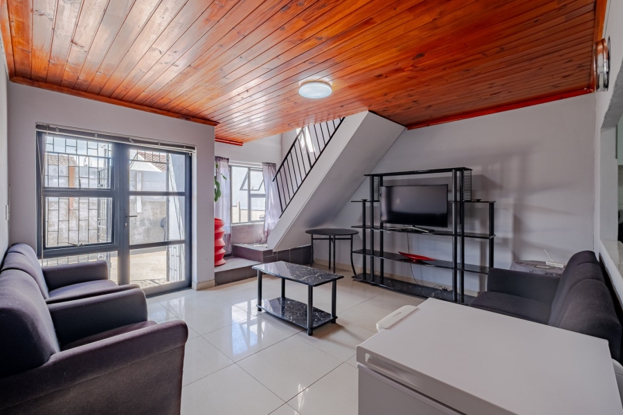 5 Bedroom Property for Sale in Lentegeur Western Cape